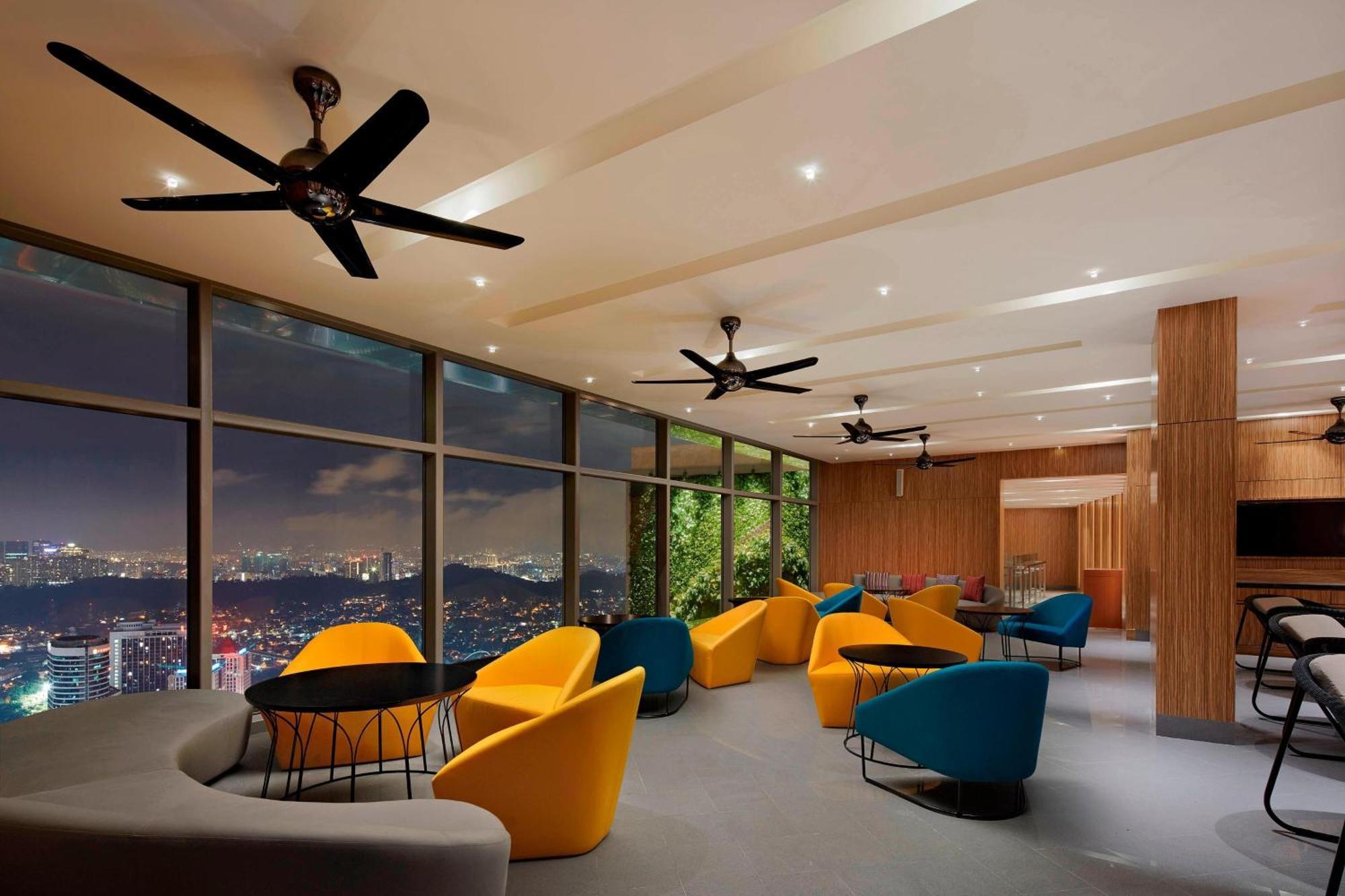 Sheraton Petaling Jaya Hotel Экстерьер фото The lounge at the airport