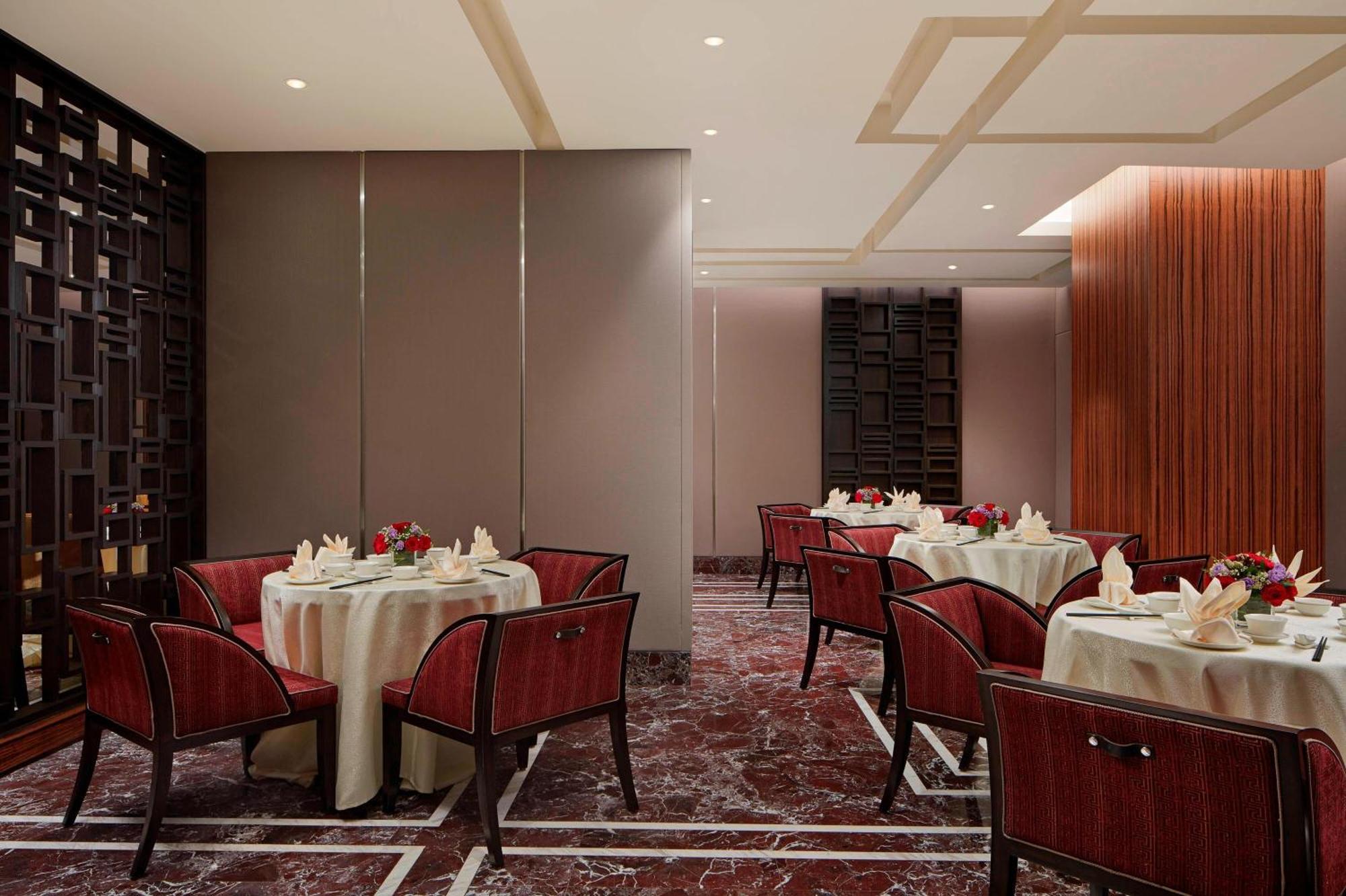 Sheraton Petaling Jaya Hotel Экстерьер фото Interior of the restaurant