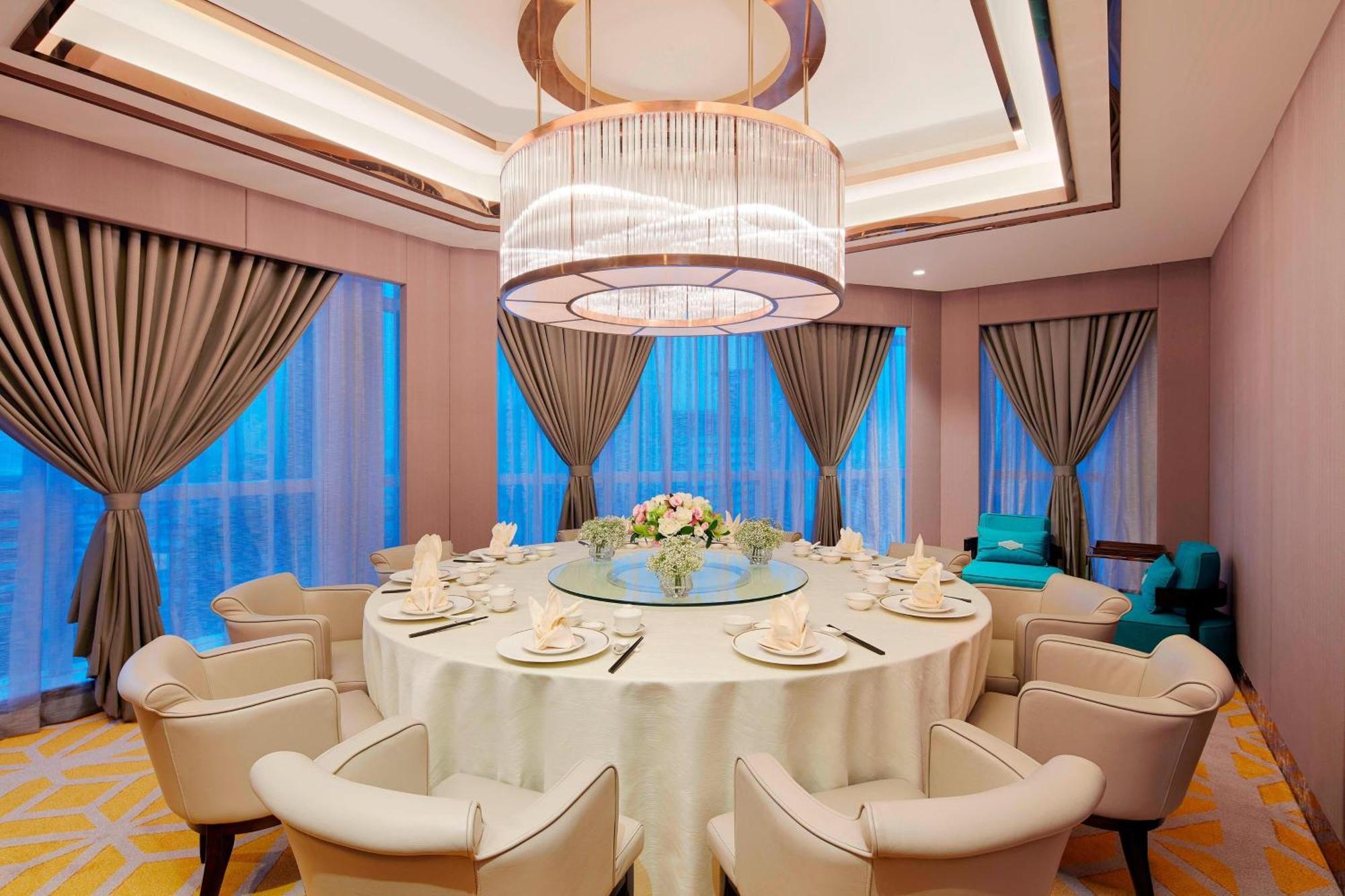 Sheraton Petaling Jaya Hotel Экстерьер фото A private dining room at the restaurant