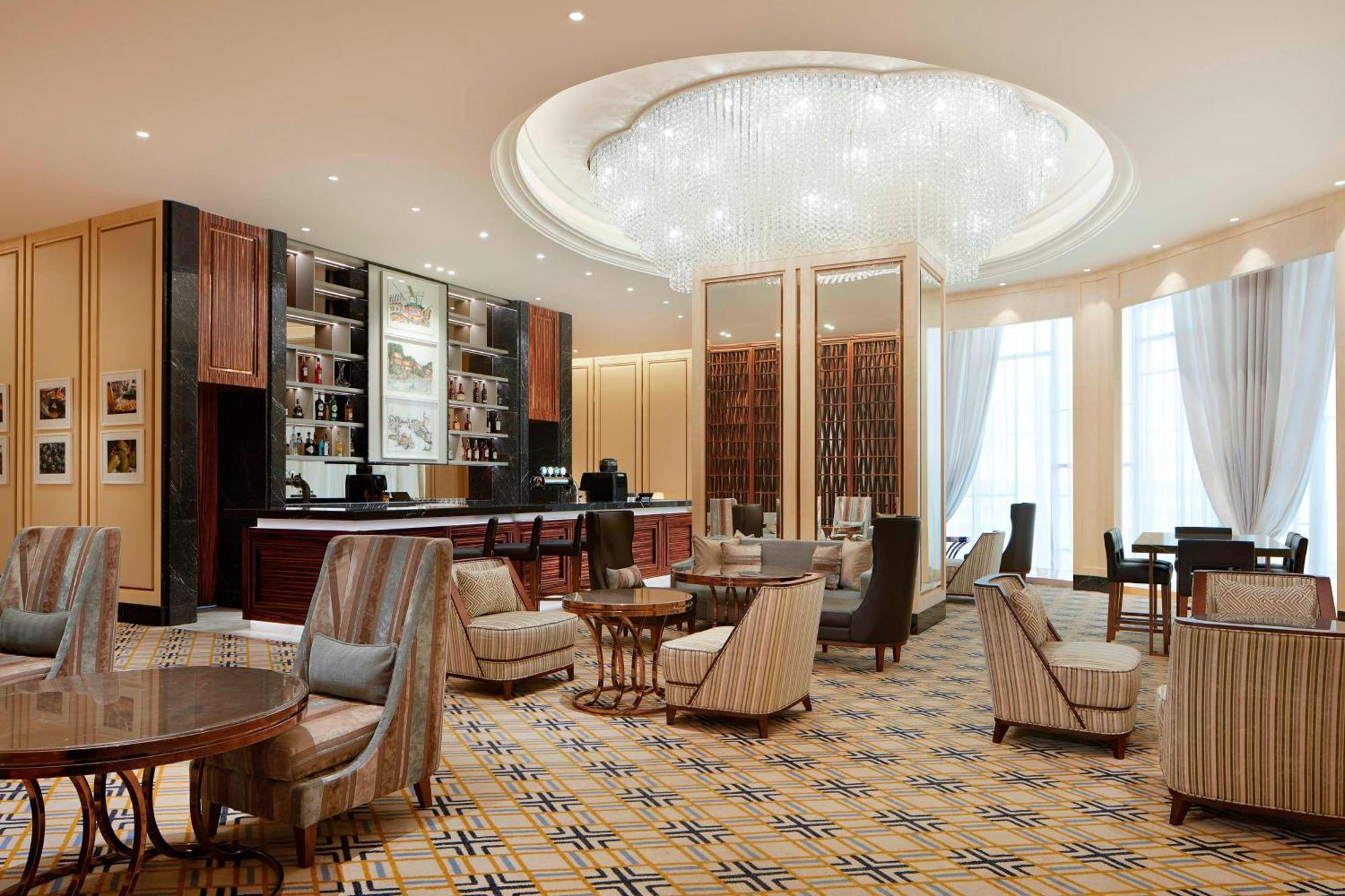 Sheraton Petaling Jaya Hotel Экстерьер фото The Club Lounge at the hotel