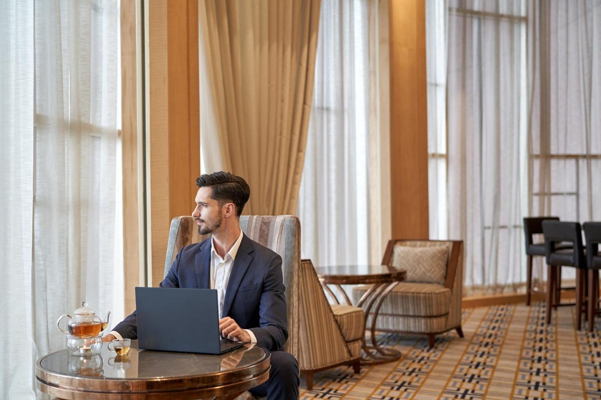 Sheraton Petaling Jaya Hotel Экстерьер фото The Lounge at KLIA
