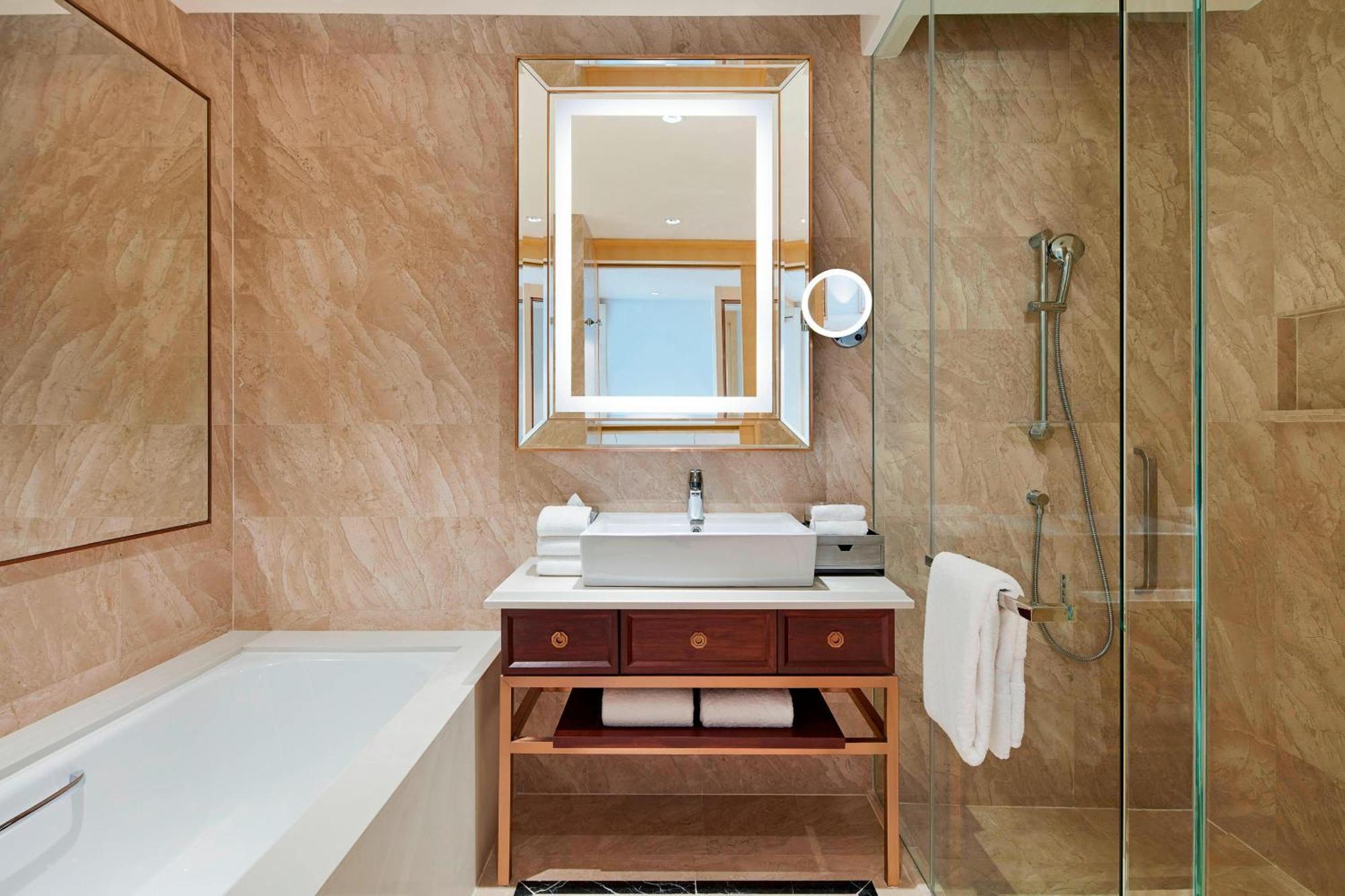 Sheraton Petaling Jaya Hotel Экстерьер фото Bathroom
