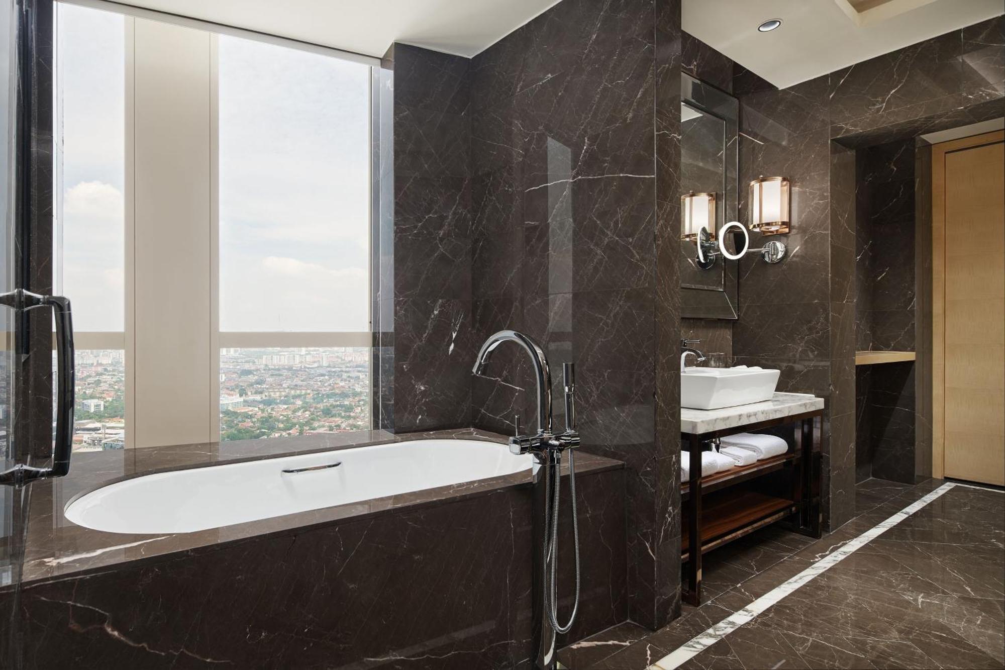 Sheraton Petaling Jaya Hotel Экстерьер фото Bathroom