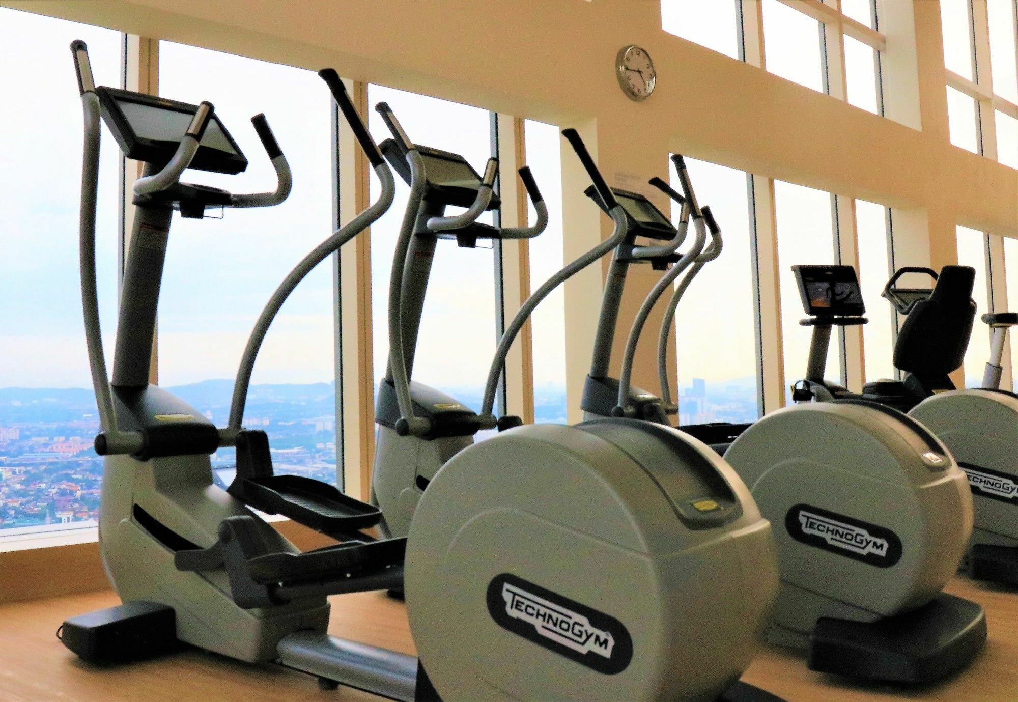 Sheraton Petaling Jaya Hotel Экстерьер фото Elliptical cross trainer
