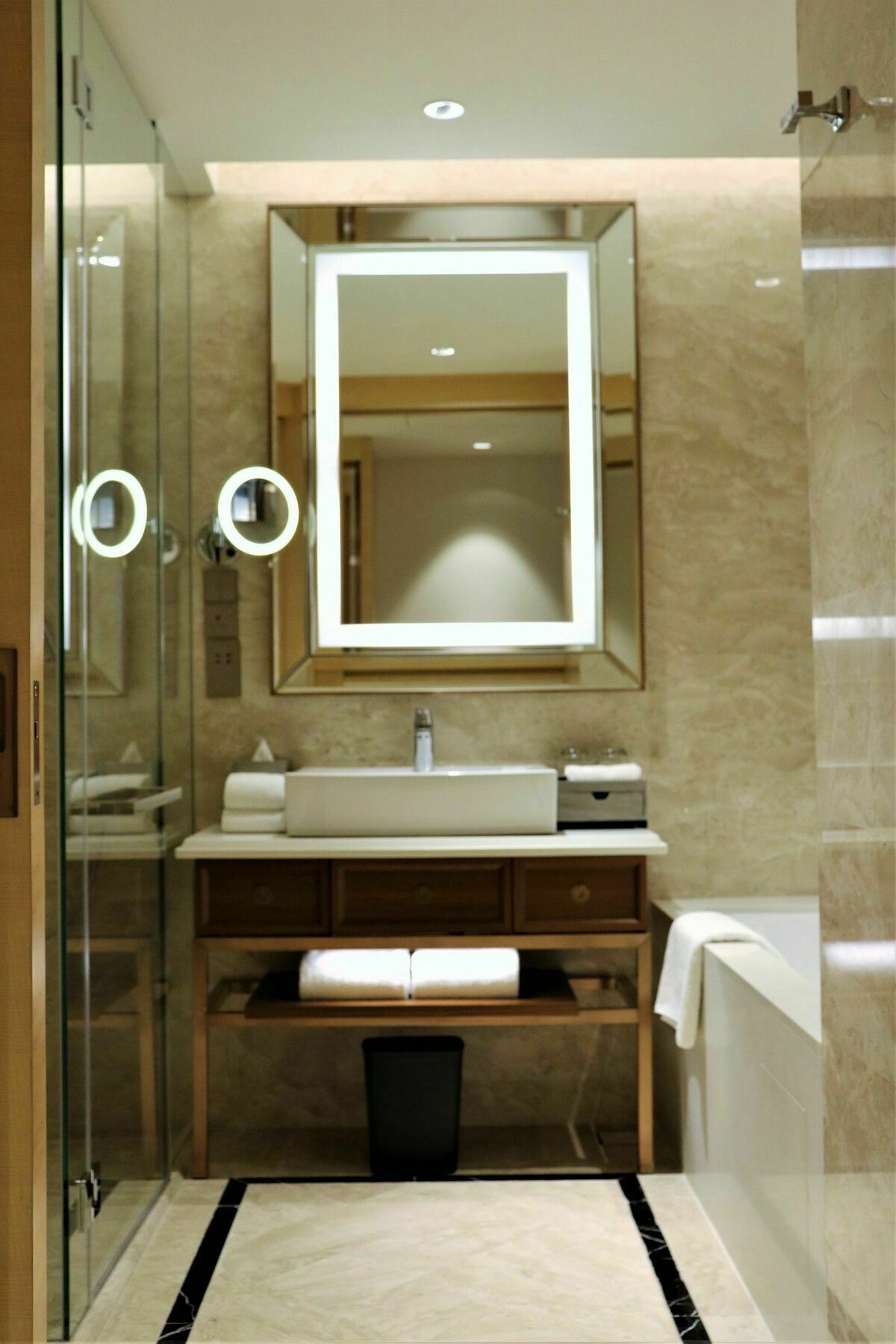 Sheraton Petaling Jaya Hotel Экстерьер фото Bathroom vanity